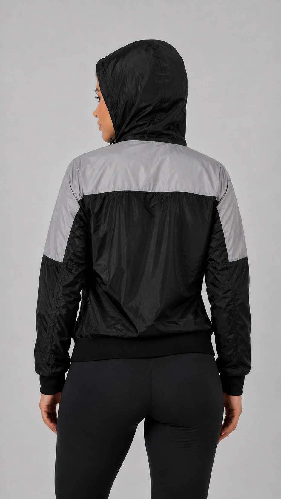 Chaqueta de dama con capucha, vista de espalda